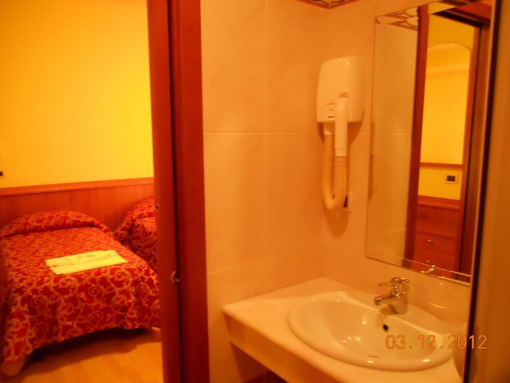 Hotel Val Di Sangro Perano Ruang foto